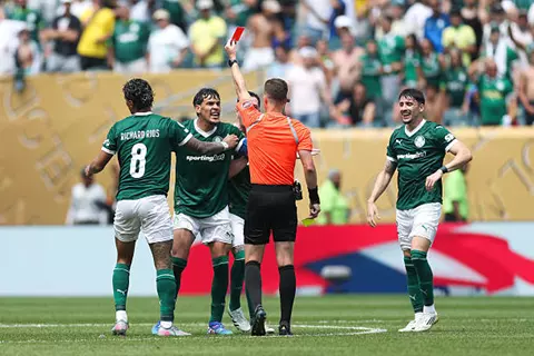 لاعبان في خط واحد.. الإيقاف يحرم ثنائي بالميراس من ربع نهائي كأس العالم للأندية